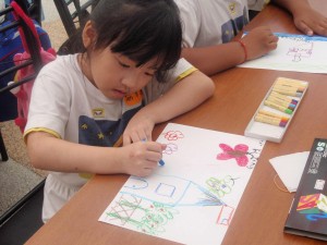 A young nuturing artist at Papilio Cafe! Mummy, look at my drawing...