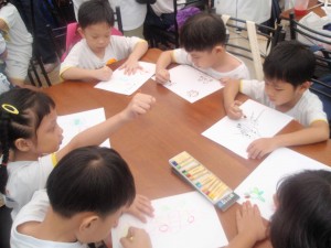 Kids with Papers & Crayons! Creativity and expressive!